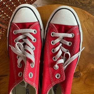 Converse RED
